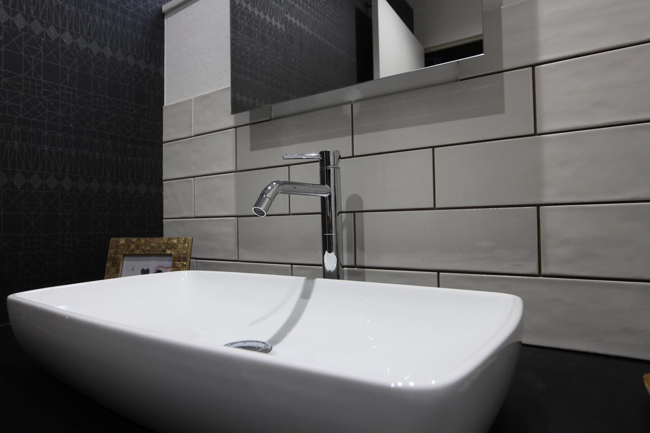 Sekai Hotel Tsuki Osaka Esterno foto